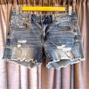 American Eagle Pre-owned Stretch Destroyed Light Denim Midi Cutoff Shorts Size 2